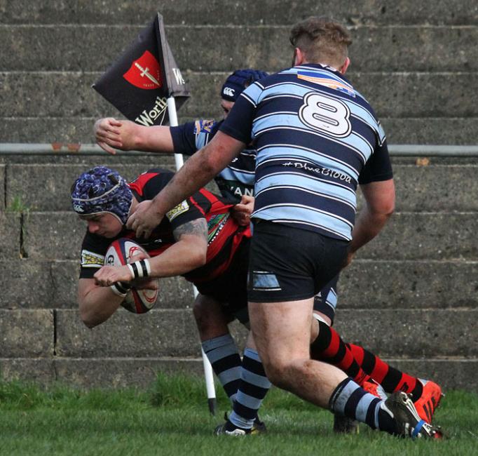 Barry Parsons scores a try for The Seasiders